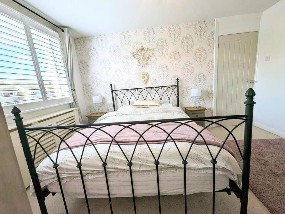 Spacious Lovely 3 Bed House In Keyworth Nottingham Suit Contractors Or Family Extérieur photo